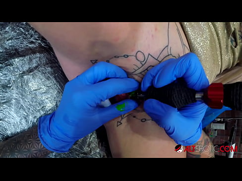 ❤️ Extremamente tatuada, a brasa Sully Savage fez uma tatuagem em seu clítoris ❤️ Porno vídeo em pt-br.virtsextor.ru